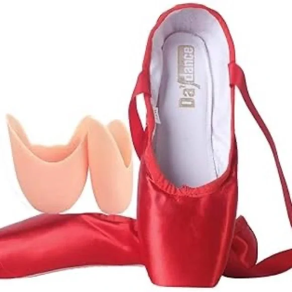 Red Ballet Pointe Shoes with Toe Pads with Dust Bag NIB - Picture 1 of 11